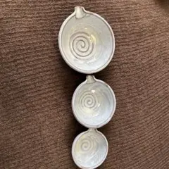 スワール模様の陶器製ボウル３つ組セット