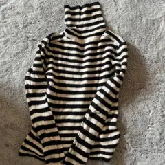 黒と白のストライプ タートルネックセーター 100cm~