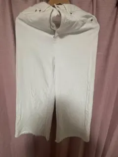 ホワイト フリンジ裾 デニムパンツ