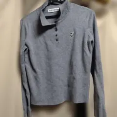 グレー ボタン付きポロシャツ 長袖 ニット