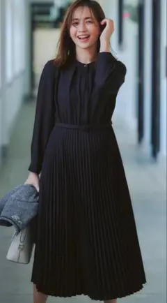 新品タグ付き　ANY SIS ノーブルプリーツワンピース　ネイビー