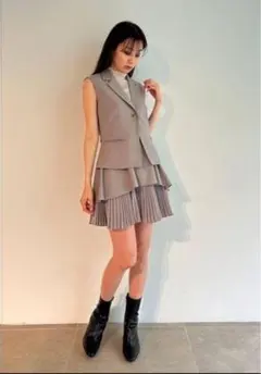 スナイデル　ジレトップス　オーバーラップミニスカート　プリーツ