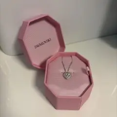 Ariana Grande ハート型ネックレス