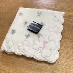 【新品】Yves Saint Laurent 花柄タオルハンカチ　白　ホワイト