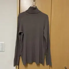リブ編みブラウンタートルネック長袖