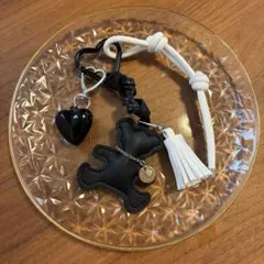 キーホルダー　じゃらじゃらキーホルダー　バッグチャーム　カラビナ　ハート　白　黒
