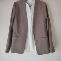 【しまむら】ベージュ ノーカラージャケット フック式