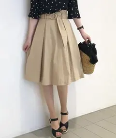 ベルト付きフレアスカート　①