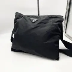 PRADA ショルダーバッグ　ポシェット　斜め掛け　ブラック　ナイロンのサムネイル