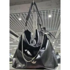 adidas ショルダーバッグ ブラック 大容量 FNST SLDR BAG L - メルカリ