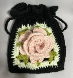 受注受付 バラモチーフ巾着袋ブラック×ホワイト×ピンクかぎ針編み ハンドメイド