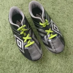 Umbro スパイクシューズ ブラック/ホワイト/グリーン19センチ