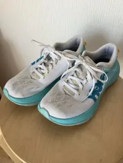 HOKA ランニングシューズ