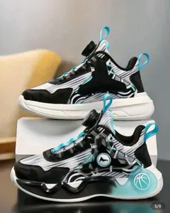 光る靴 スニーカー