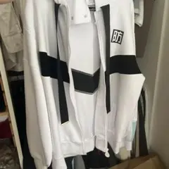 コンパス　パーカー