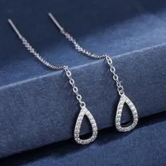 No.50 ドロップ型キラキラストーンロングピアス　シルバー　海インポート