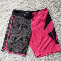 美品 VOLCOM ボルコム ラッシュガード ハーフパンツ 男女兼用 水着 94のサムネイル