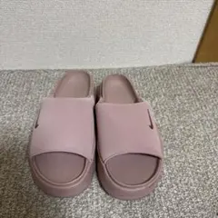 NIKE 厚底サンダル ピンクのサムネイル