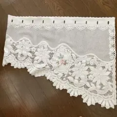 白色　レースカフェカーテン　モダン　美品　綺麗　中古品　花柄