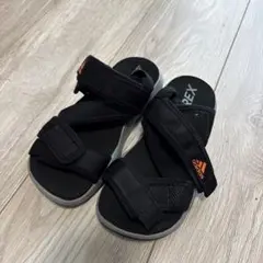 adidas Terrex ブラックサンダル
