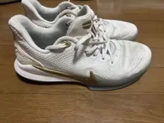 Nike Kobe マンバフォーカスバスケットボールシューズ ホワイトゴールド
