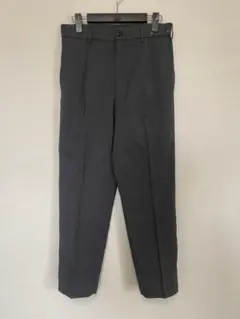 ユニクロ　タックテーパードパンツ（ウルトラライト・ワイドフィット）