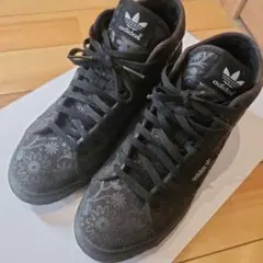 adidas スニーカー ブラック 花柄