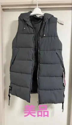 フード付きダウンベスト