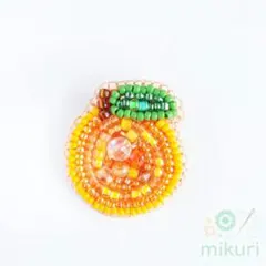 オレンジモチーフ ビーズ刺繍ブローチ　ハンドメイドアクセサリー
