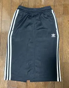 adidas／アディダス　3S MIDI SKIRT