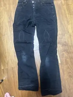 ブラック刺繍デザインデニムパンツ