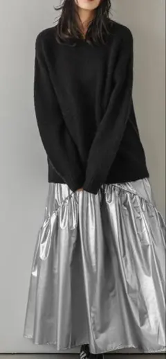 グ*ー様 シルバー ロングスカート 光沢