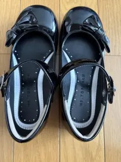 ブラックリボン付きフォーマルシューズ