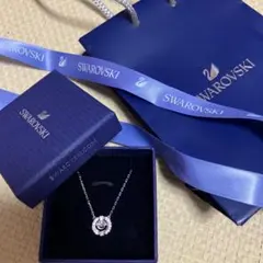 新品 SWAROVSKI クローバー ネックレス スワロフスキー 青 M*e様 新品 SWAROVSKI クローバー ネックレス スワロフスキー 青