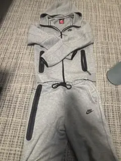 NikeテックフリースSサイズ正規品　赤タグ