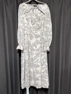 デコルテオープンワンピース