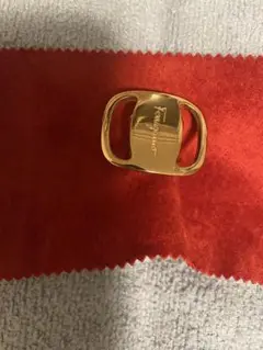 サルヴァトーレフェラガモ Salvatore Ferragamo スカーフリング