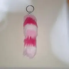 ファー キーホルダー ⭐ピンク とホワイトのボーダー