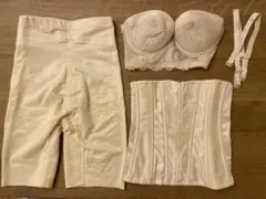 FOUR SIS & CO. ブライダルインナー３点セット〉