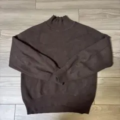 ダークブラウン タートルネックニット
