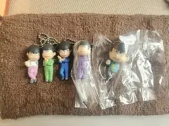おそ松さん F6 ファーライトチャーム 3個セット - メルカリ