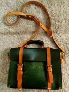 レトロヴィンテージ風グリーンレザーショルダーバッグ