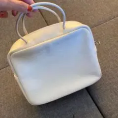 aeta 　ホワイトレザーボックス型ハンドバッグ