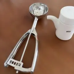 ステンレス製 アイスクリームディッシャー　陶器醤油差しのサムネイル