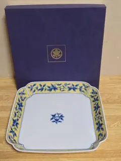 #1811 花柄の四角い皿（オリジナルボックス付き）