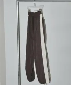 新品　TODAYFUL トゥデイフル　ナイロンラインパンツ38 ダークグレー TODAYFUL（トゥデイフル）の「ナイロンラインパンツ（その他