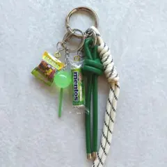 じゃらじゃらキーホルダー バッグチャーム キーホルダー　緑　お菓子パッケージ