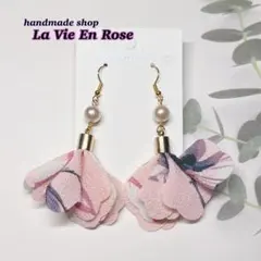 ハンドメイド ★ ふんわり 花びら タッセル ピアス イヤリング