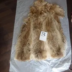 コヨーテ毛皮はぎれB87✕65 コート解体品です