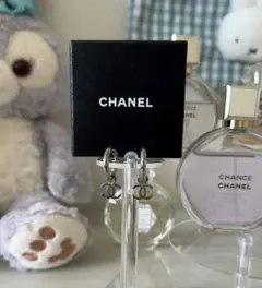 CHANEL シルバーロゴフープピアス